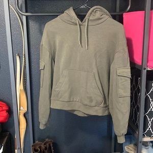 H&M divided crop sweatshirt. Army green with pocket on sleeves